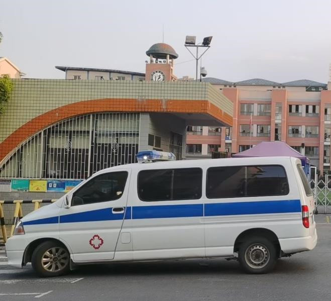 平山救护车出租护送骨折病人一公里多少钱